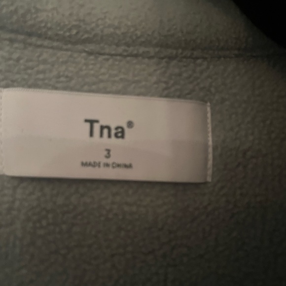 Aritizia tna polar button up - Picture 4 of 6